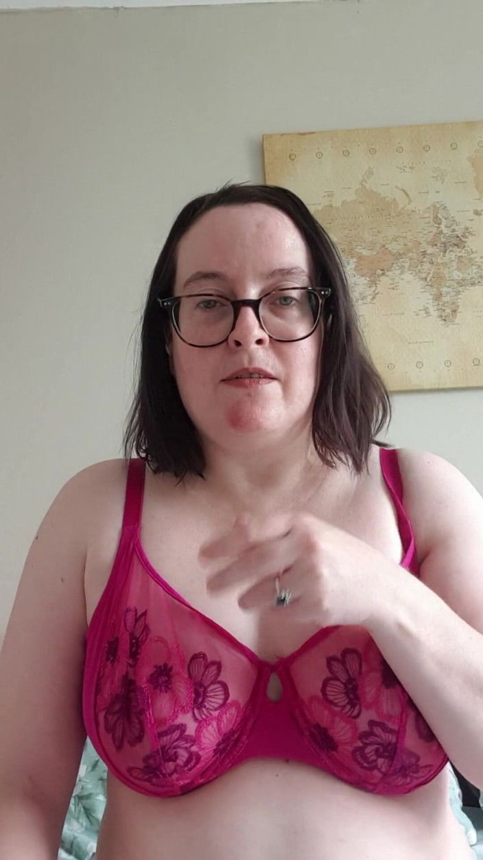 Littlevixen: JOI Naughty Wife Telling You How to Play