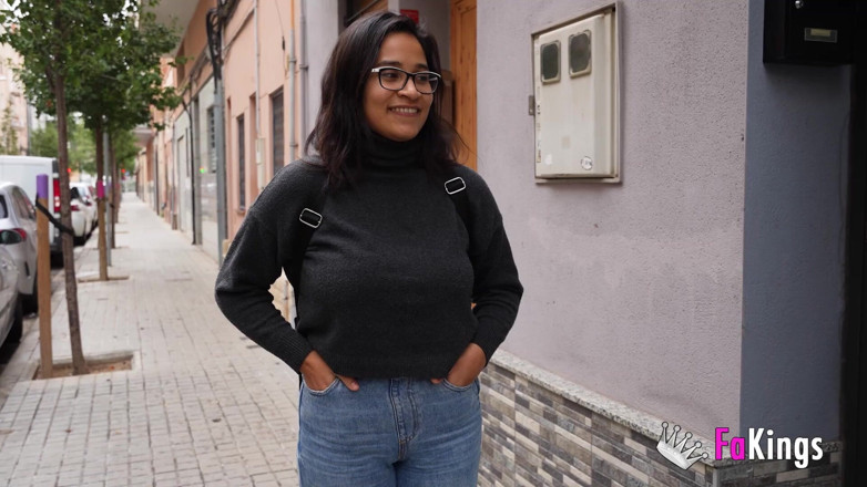 FAKings: Lana Villafuerte, latina à forte poitrine, est trop sexy ! Douche, masturbation...