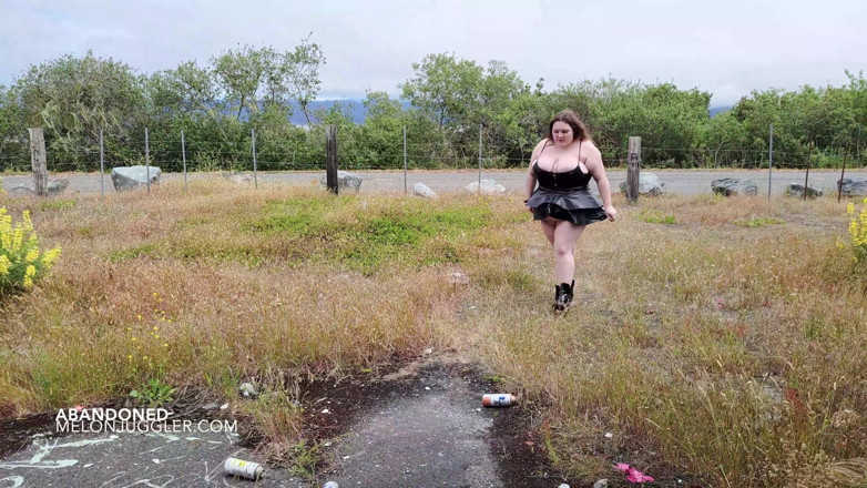 Kore Goddess: BBW mladé a staré lesbičky v opuštěném domě