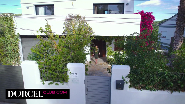 Dorcel Club: Trio sexy con 2 bionde