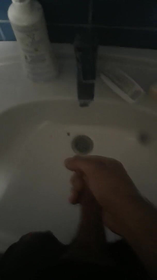 SingerMask: Jerking in the bathroom sink