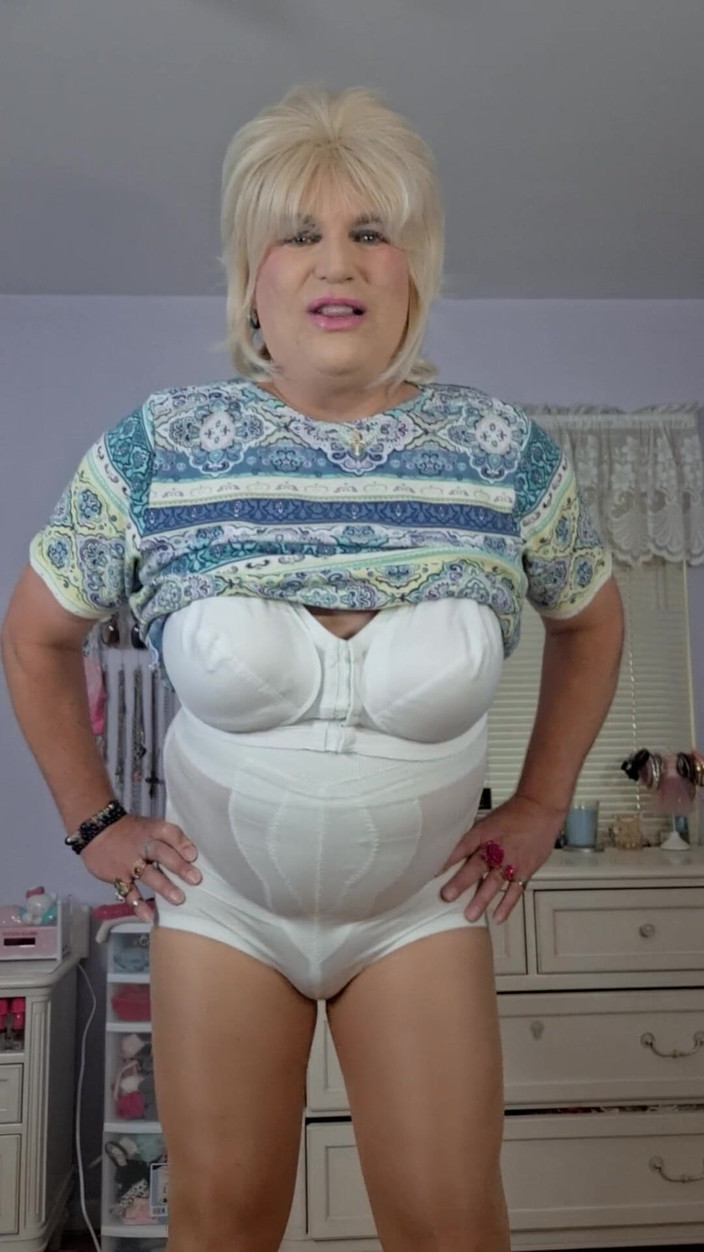 Victoria Lecherri: Suave curvilínea amorosa avó