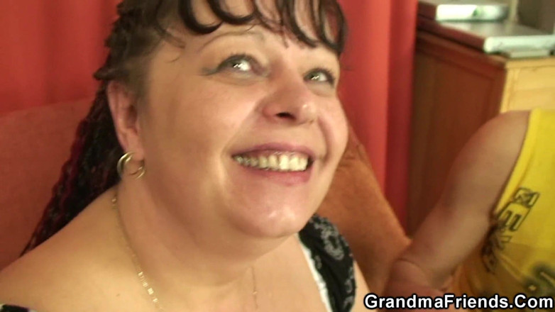 Grandma Friends: Phỏng vấn diễn viên khiêu dâm già (phiên bản pov)