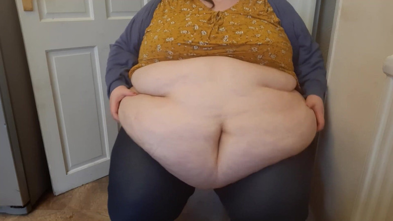 SSBBWLadyBrads: SSBBW bauchspiel &amp;wackeln