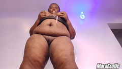 Mara Exotic: Şişman götlü zenci orta yaşlı seksi kadın tek başına orgazm -...