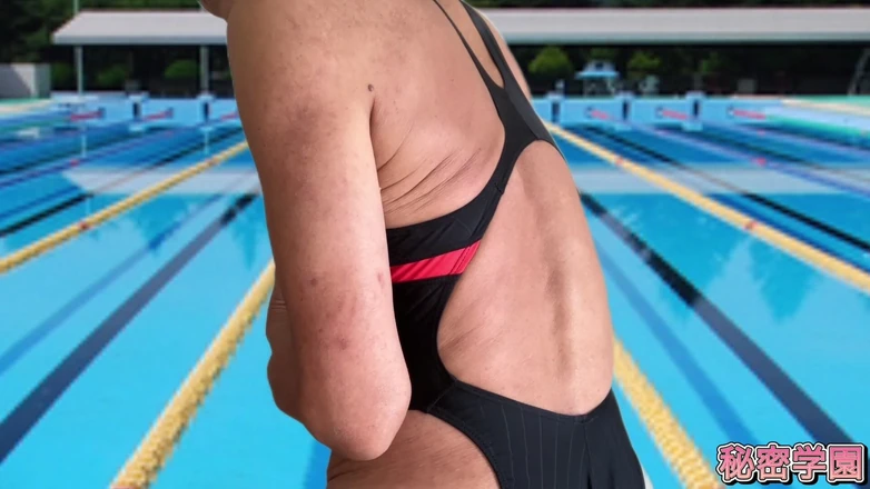 SecretGakuen: Pakaian renang kompetitif lama adalah Akademi Rahsia berkaki tinggi dan...