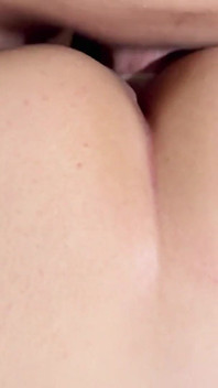 Meine japanische kollegin wollte einen großen arabischen schwanz für ihre engen löcher, und ich fickte sie, bis sie auf meinen schwanz kam - POV