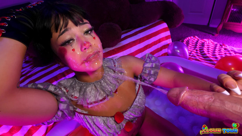 Nasty Sluts Studios: Payaso town ep.5 Linda Beca Barbie es una puta loca...