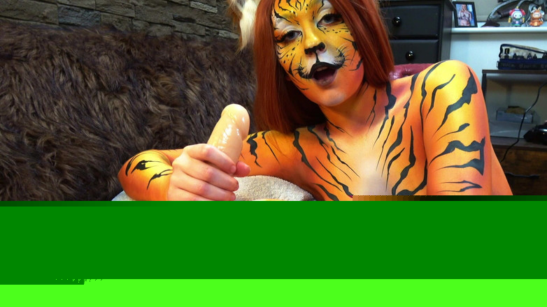 Em Yang: Tigre bodypaint experiencia de dominación