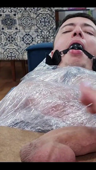 노예의 자지를 빠는 그녀!