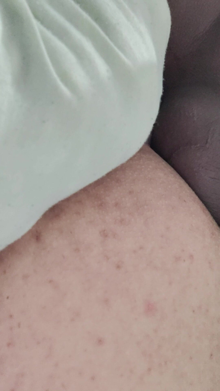 Angy Bisexperiences: 在我绿帽男的电话里发现了一个视频