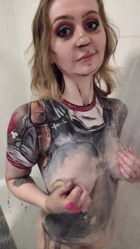 Gioco in doccia cosplay di vernice per il corpo di tina