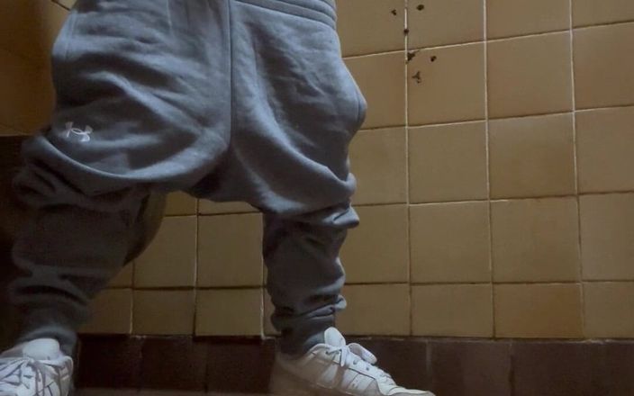 10 inch daddy: Banheiro masturbando
