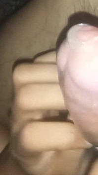 印度热辣女友和男友在没有避孕套的酒店里做爱并吮吸鸡巴