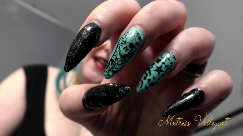 Mxtress Valleycat: Mesmerised by my long nails