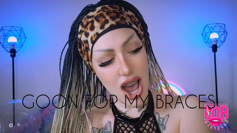 LDBMistress: Influencer cu aparat dentar Joi