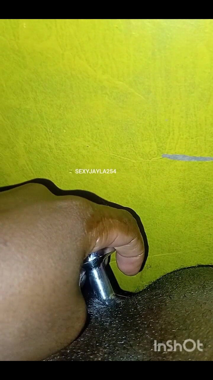 Sexyjayla254: गोल-मटोल लड़का लंड हिला रहा है जबकि एक खिलौना उसकी गांड में है