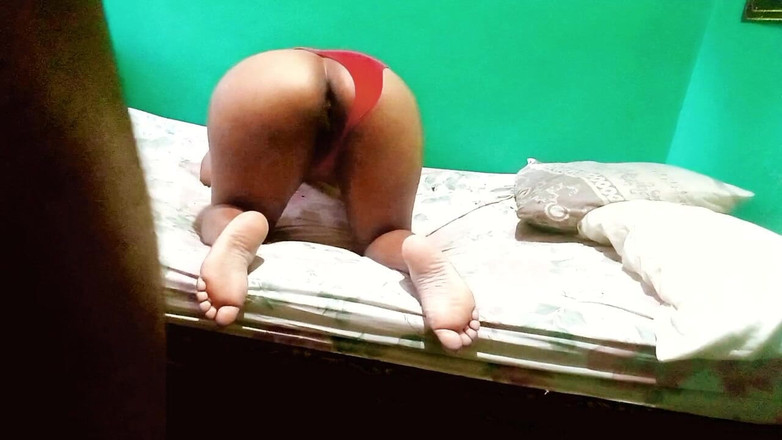 BigassMILF40: Tamilische dicke arschmassage mit sahne auf ihrem schönen dicken arsch...