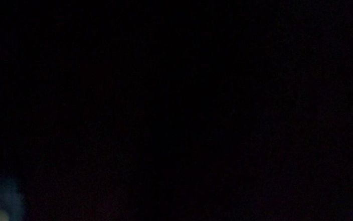 Feet: POV: звук шлепанцев при ходьбе в серых леггинсах