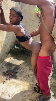 mujhe gahraee se khodna achaanak viry shot ki or le gaya