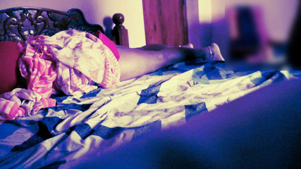 Black & white desicat: Sari sulu büyük göğüslü seksi Hintli teyze sıkılıyor ve emiliyor...