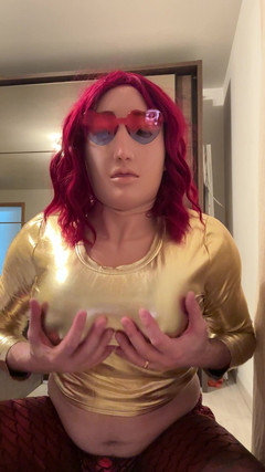 Francis Malice: Sissy francis Malice zeigt titten und anus