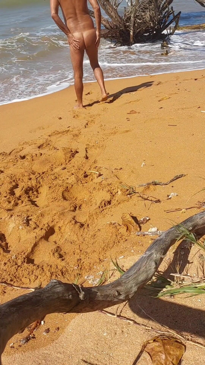 Ladysilvas: Ladysilva, fundul meu fierbinte bronzat pe plajă