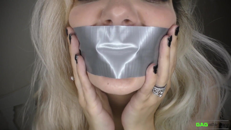 Gag Attack: Bad Dolly - test de bâillon 3