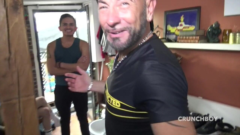 First sex experience with boy for straight: Il sexy twink latino viene usato crudemente dal ragazzo etero...