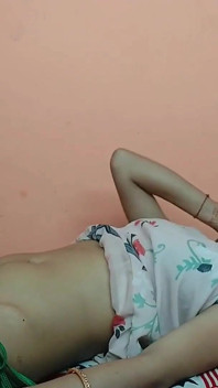 Hintli kız arkadaşla romantik seks tam Hintçe video