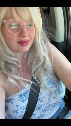 PaintedRose: Öyle mi yapacağız? Kenara çekip arka koltukta mı bindiriyorsun?