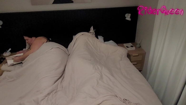 Riderqueen: Madrasta compartilhando a cama do enteado - vídeo para fãs milf...