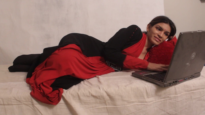 Desi Homemade Videos: Studentessa indiana viene spogliata nuda mostrando le sue tette naturali