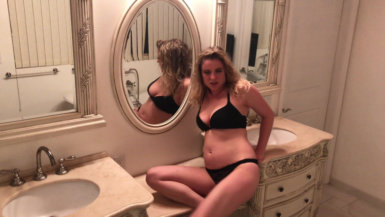 Erin Electra: Překvapivý creampie impregnuje macechu