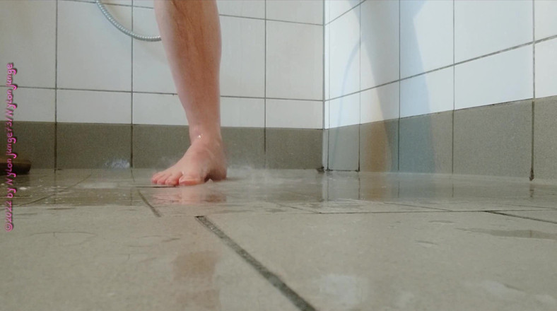 Carmen_Nylonjunge: Lepkavé nohy ve sprše