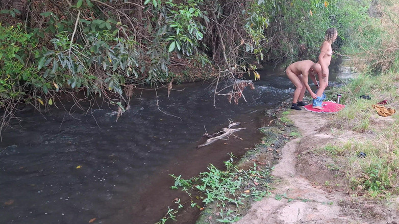 Gabi SweetCouplesStories: Fremde werden beim sex am Wasserfall erwischt.