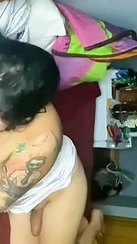 Perfekte nacht blowjob, trans-mädchen lutscht großen schwanz