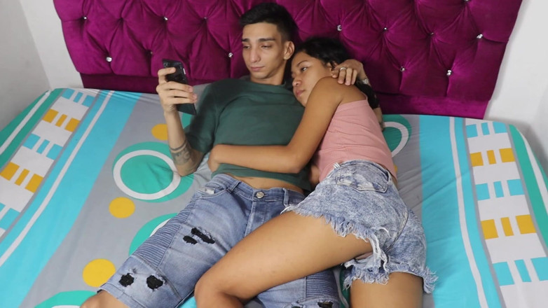 Jamesxd1010: Aku berbagi kamar sama sahabatku dan aku sama pacarku yang...