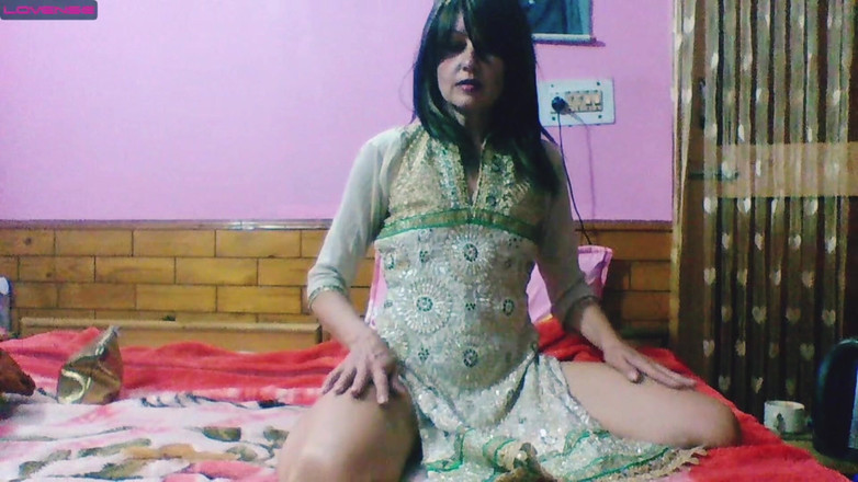 Bolly Karma: Bester angenehmer MILf interracial.