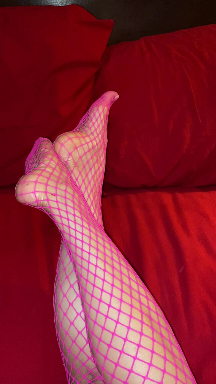 Naelor: Des jambes vraiment sexy avec des pieds minuscules avec de...