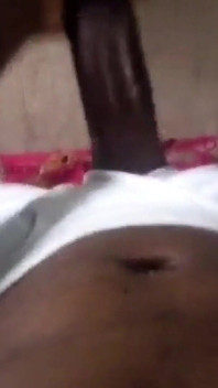 Acariciando meu pau preto grande e duro