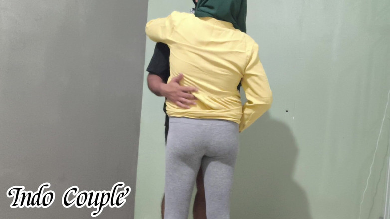 Indo Couple: 배다른 여동생과 의붓아버지