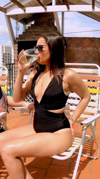 Çiş terası april büyük göt ve belle amore içiyor