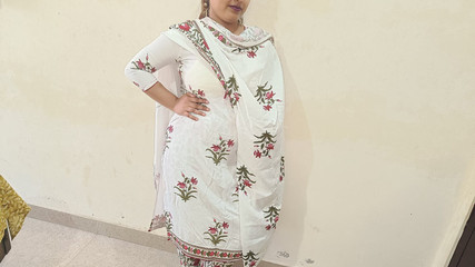 YOURAMRITA04: Köylü azgın kızımı net Hintçe ses kaydıyla sikme şansım var