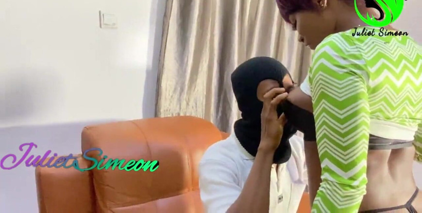 Julietsimeon: 我今天和一个脱衣舞者在俱乐部里享受了一下。Hot Blow Job