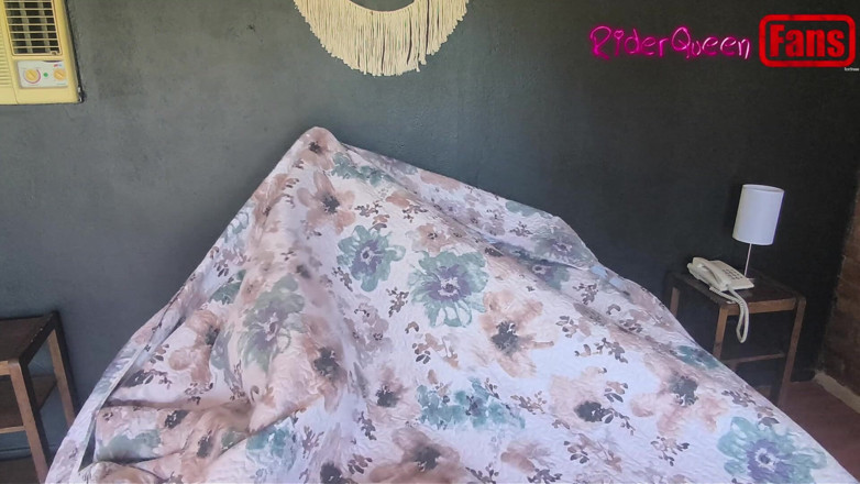 Riderqueen: 팬을 위한 풀 영상, 배다른 아들에게 따먹히는 육덕 밀프