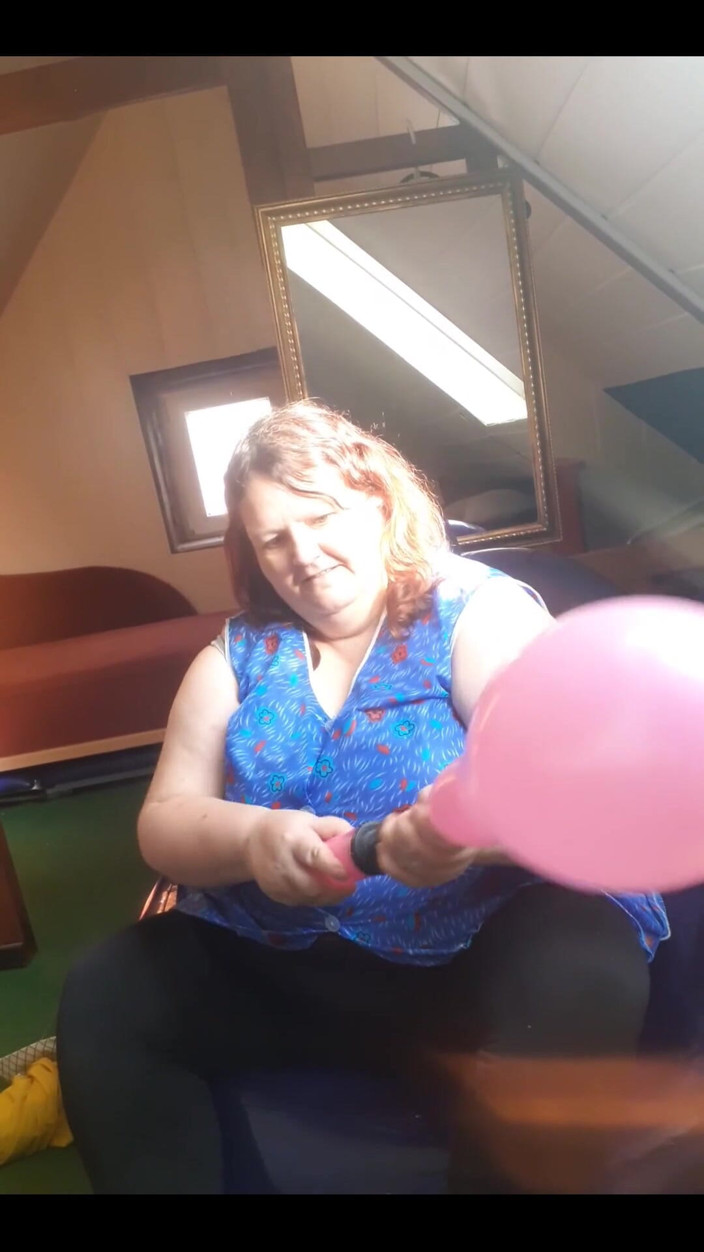 tammara big: Smock och ballong, titta vad jag gör med ballongerna