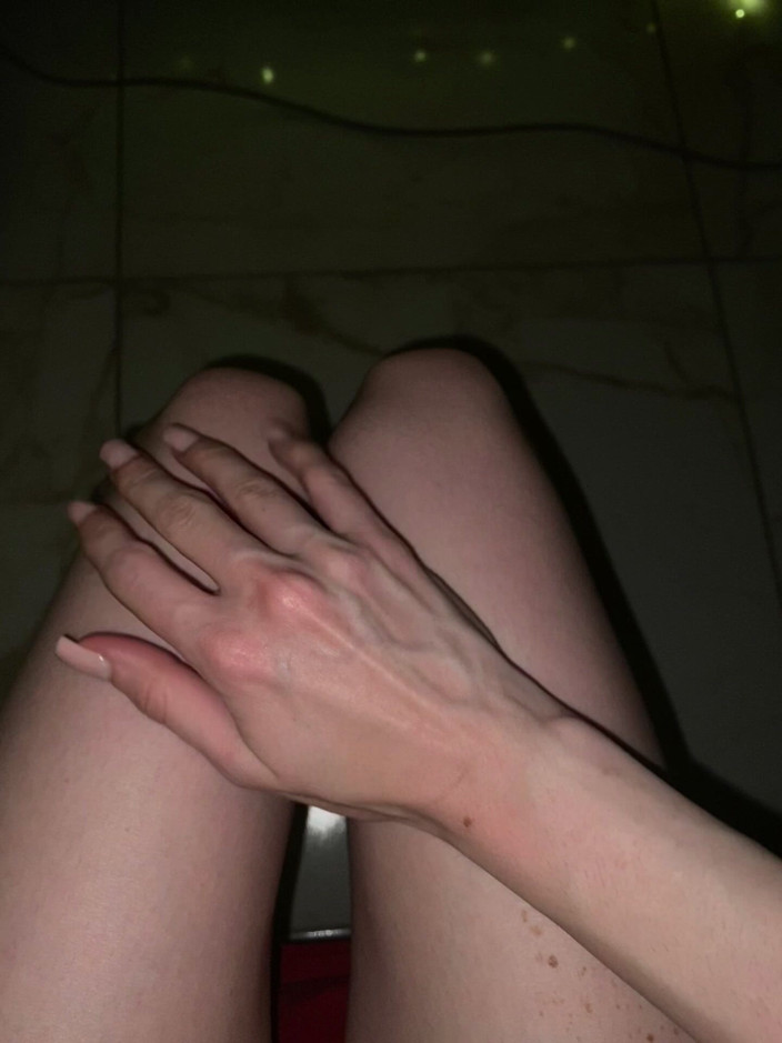 Princess Aisha: Veins Moving Under the Skin Close up