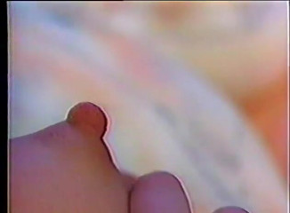 Old Good Porn: 거대한 자지에 젖은 보지를 뚫고 쾌락에 신음하는 핫한 겸둥이