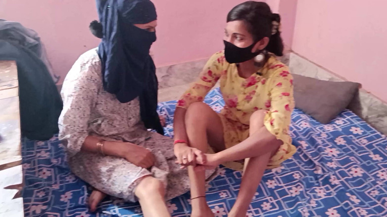 HousewifeGeeta: Stepsisters Got Threesome Fucked with Boyfriend Hindi Talking